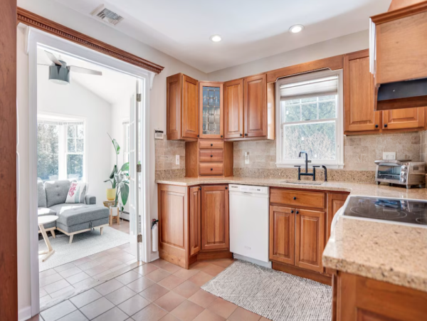 Hampton Bay Luxurious Retreat - Your Perfect Getaway